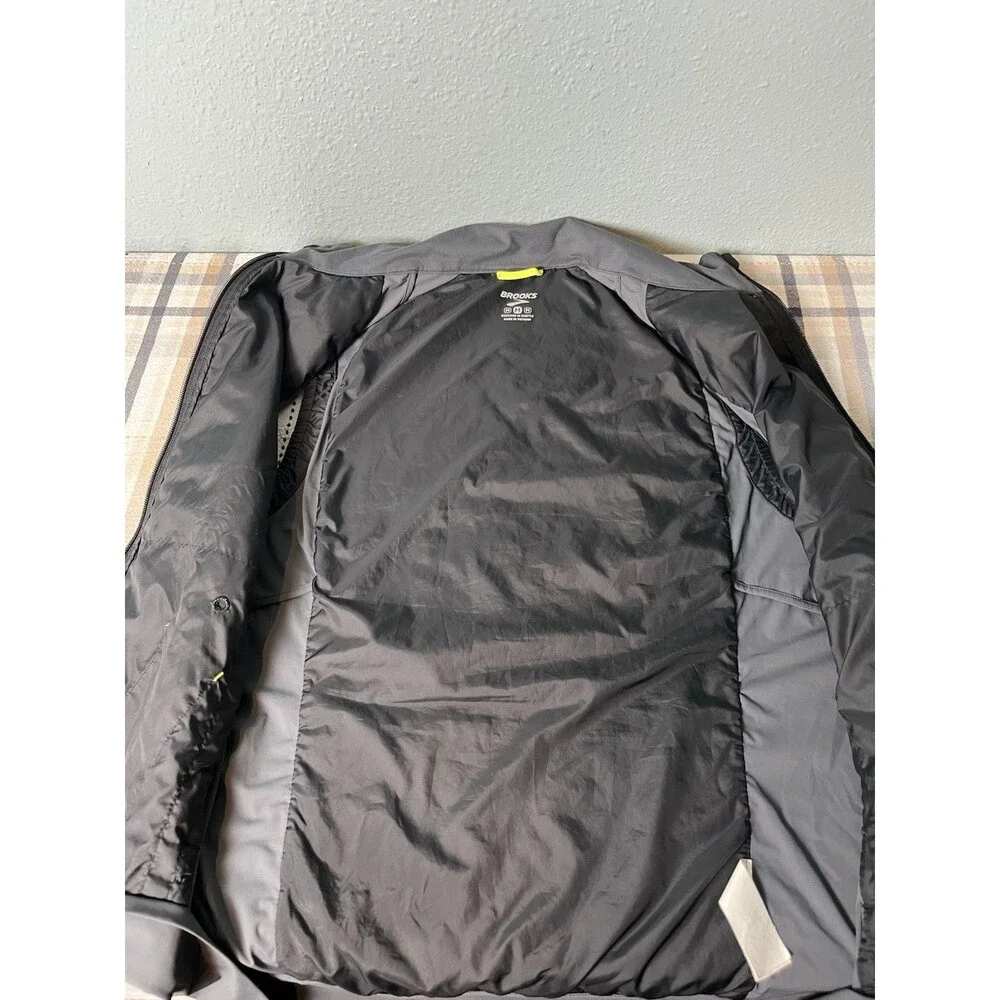 Brooks Running Vest Men’s Medium Black Full Zip Lightweight Insulated Athletic